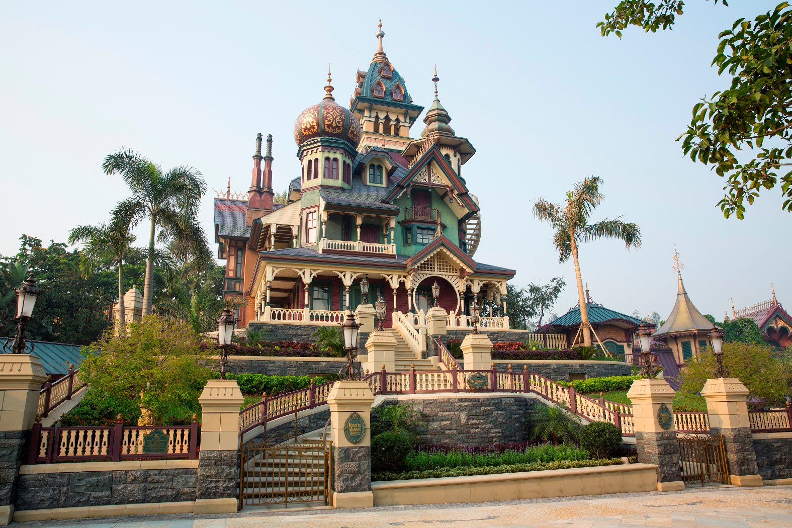 Mystic-Manor-Hong-Kong-Disneyland-Mystic-Point-Haunted-Mansion.jpeg