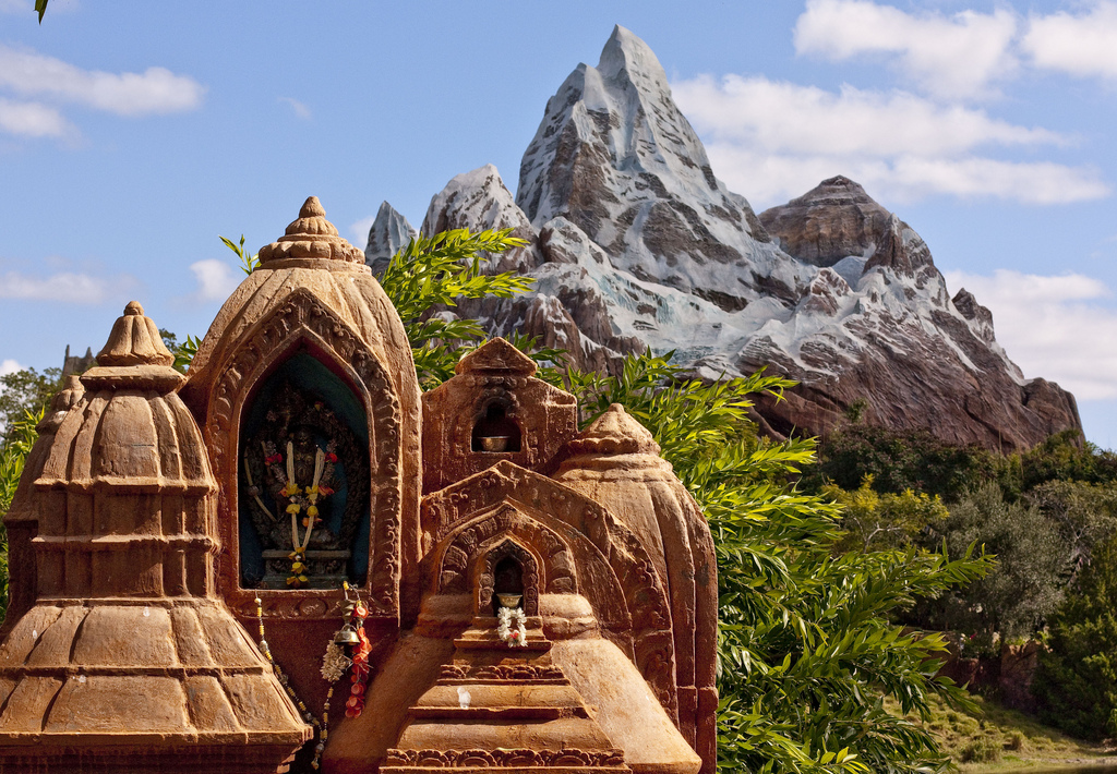 disney's animal kingdom expedition everest walt disney world roller coaster mountain